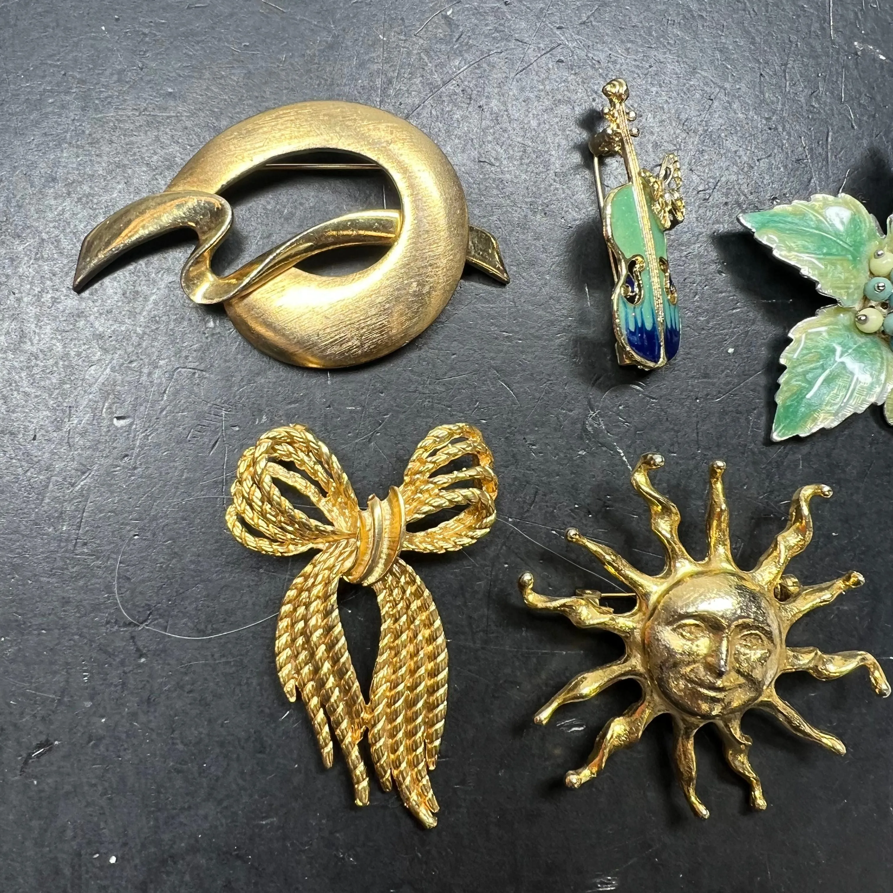 Assorted Styles Gold Silver Tone Brooches Pin Sun Flower Eagle