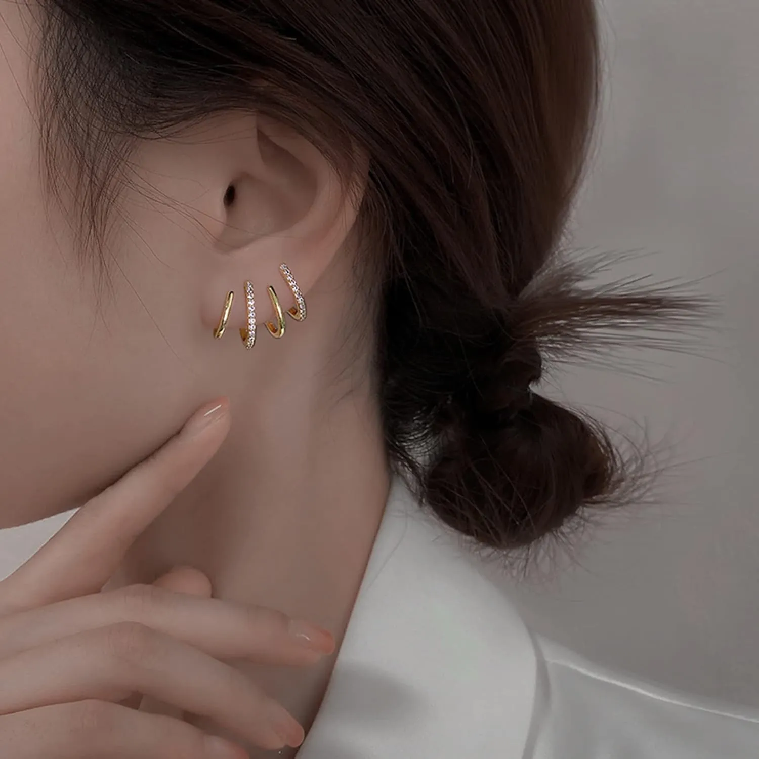 Claw Earring Cuff Zircon Needle Stud Ear Cuffs Gold Claw Earrings for Women Dainty Minimalist Huggie Ear Wrap Piercing Stud Earrings