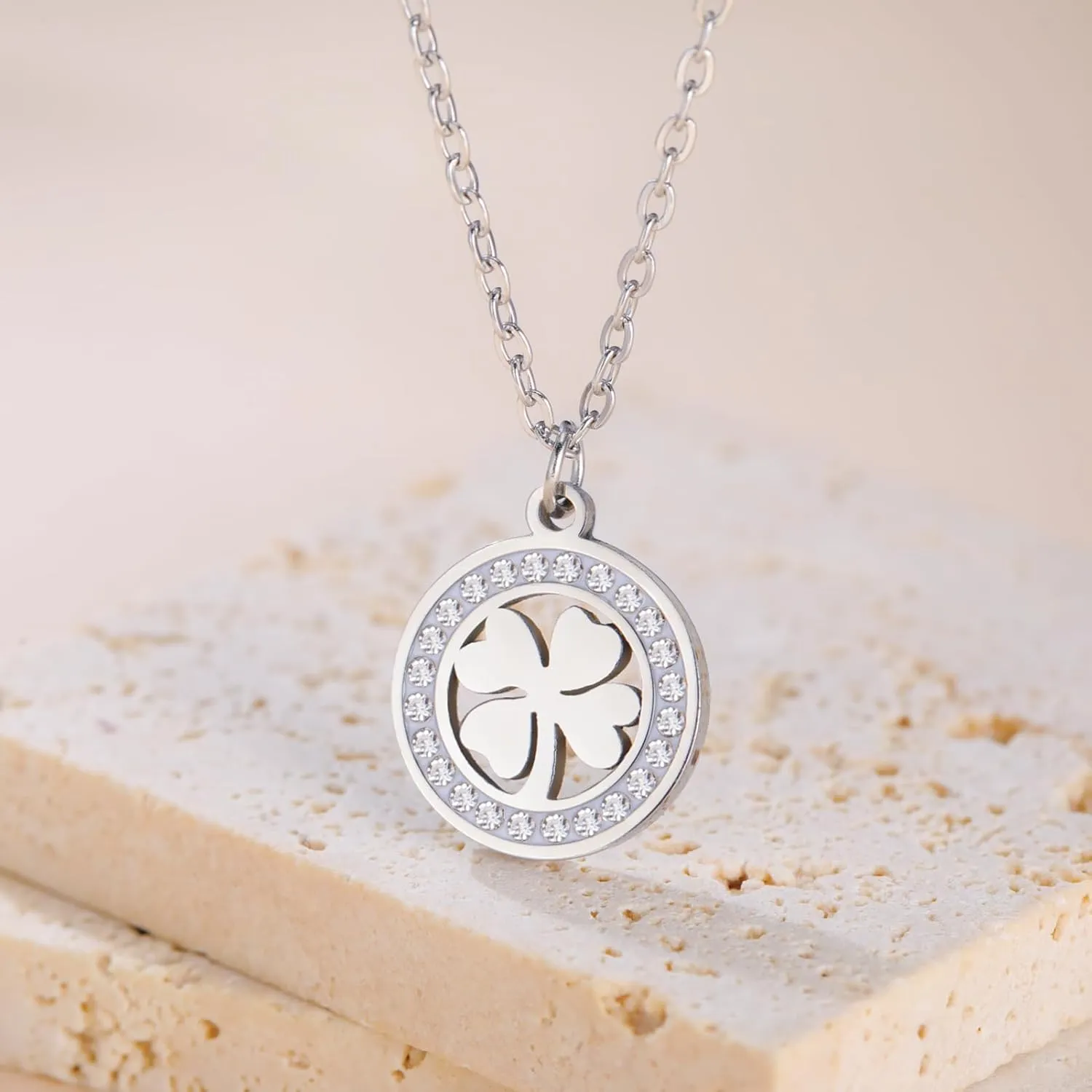 Dreamtimes Four Leaf Clover Necklace for Women Lucky Pendant Chain Necklace Four Leaf Clover Heart-shaped Pendant Necklace Fashion Stainless Steel Jewelry