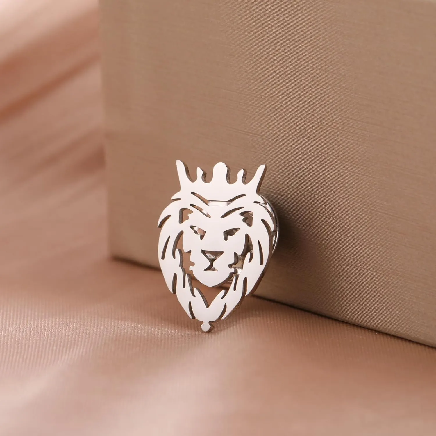 Dreamtimes Lion With King Crown Brooch pins for Men Punk Animal Stainless Steel Brooch pins Men's Tie Buckle Fashion Jewelry Gothic Punk Rock Mens Brooch pins