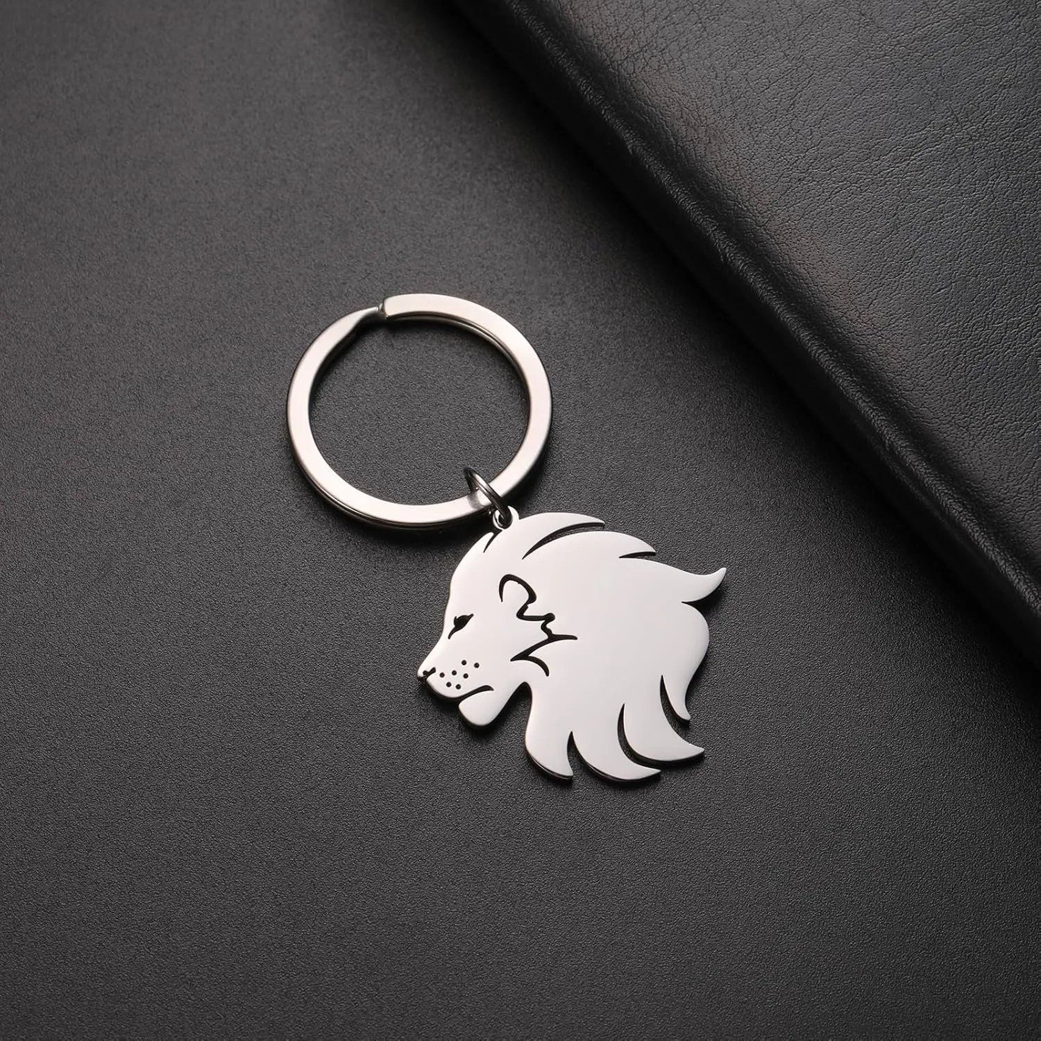 Dreamtimes Lion With King Crown Keychain for Men Stainless Steel Lion Punk Rock Keychain Bag Car Key Pendant Keychain