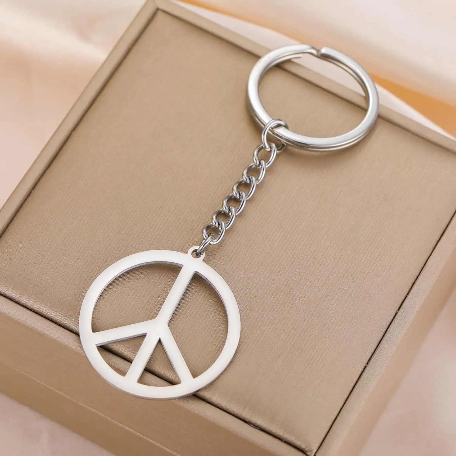 Dreamtimes Peace Sign Pendant KeyRing for Men and Women Love Peace Symbol Keychain Bag Car Keyring Peace Sign Jewelry