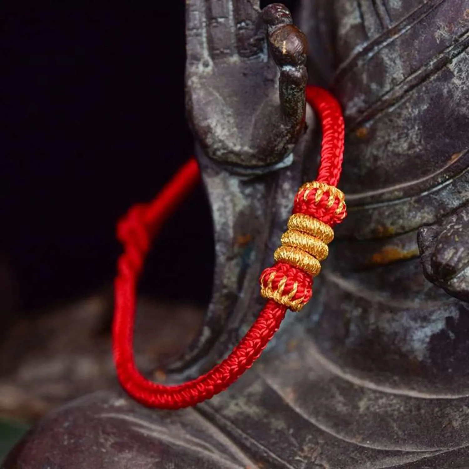 Fashion Women Men Handmade Golden Wire and Red Rope Braided Chinese Lantern Shape Braided Couple Bracelets Lucky Red String Feng Shui Bracelet Distance Friendship Love Jewelry Gifts
