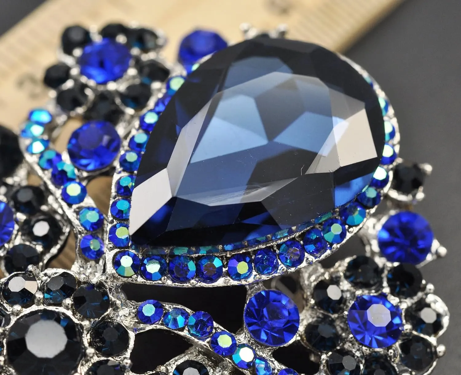 Gyn&Joy Women's Austrian Crystal Bouquet Flower Teardrop Large Gorgeous Brooch Pin