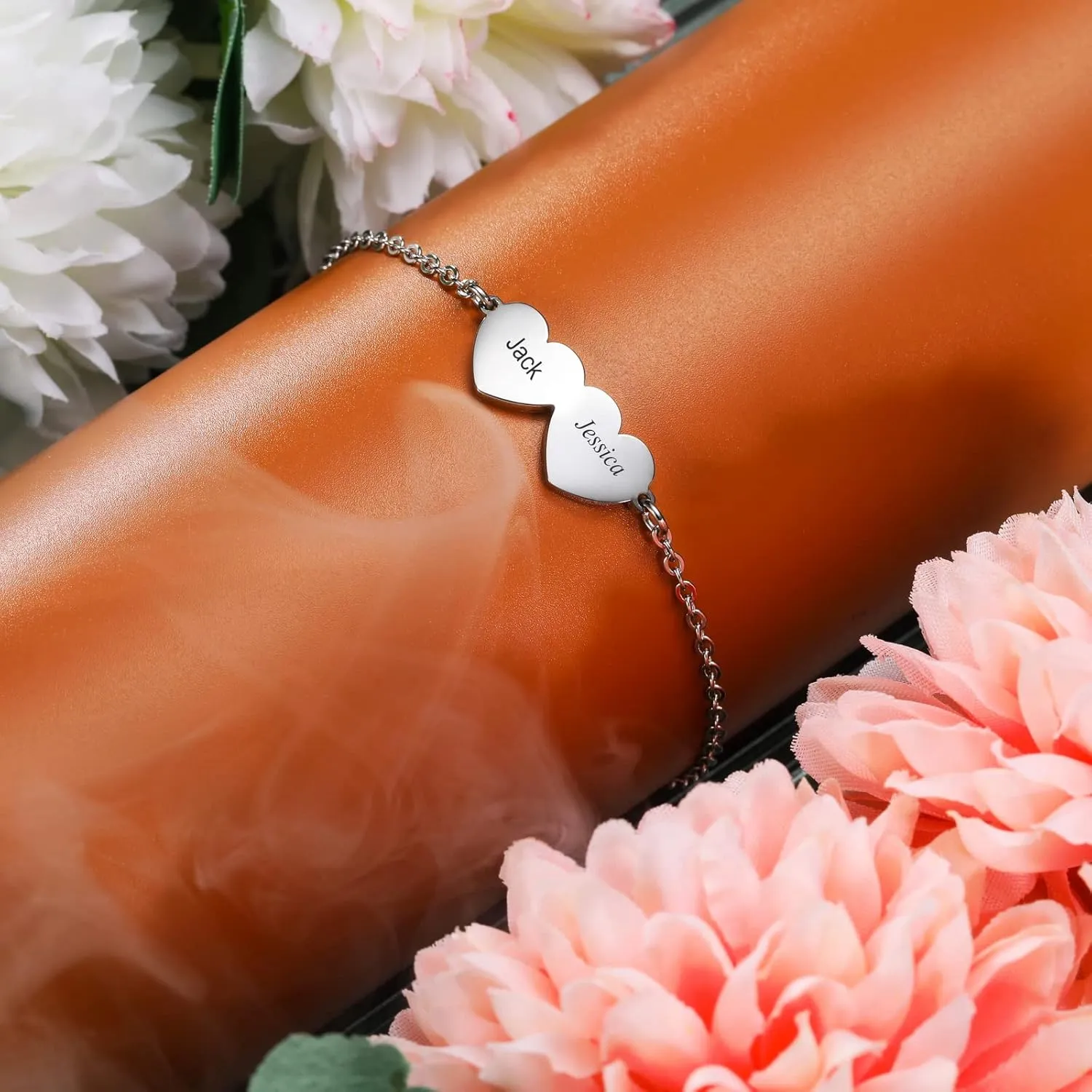 INBLUE Personalized Heart-Shaped Love Bracelet with 2-5 Names for Women Mother Names Engraving Custom Adjustable BFF Bracelets for Friendship/Couples/Families Gift