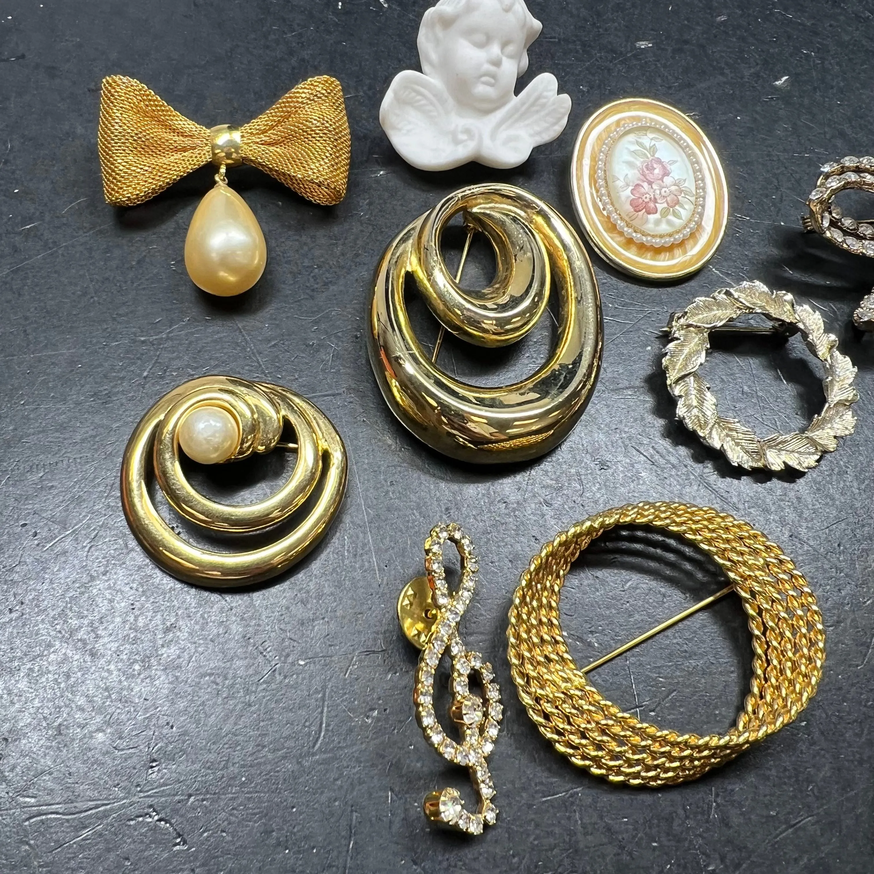 Lot of Gold Tone Brooches Styles Sizes Vary