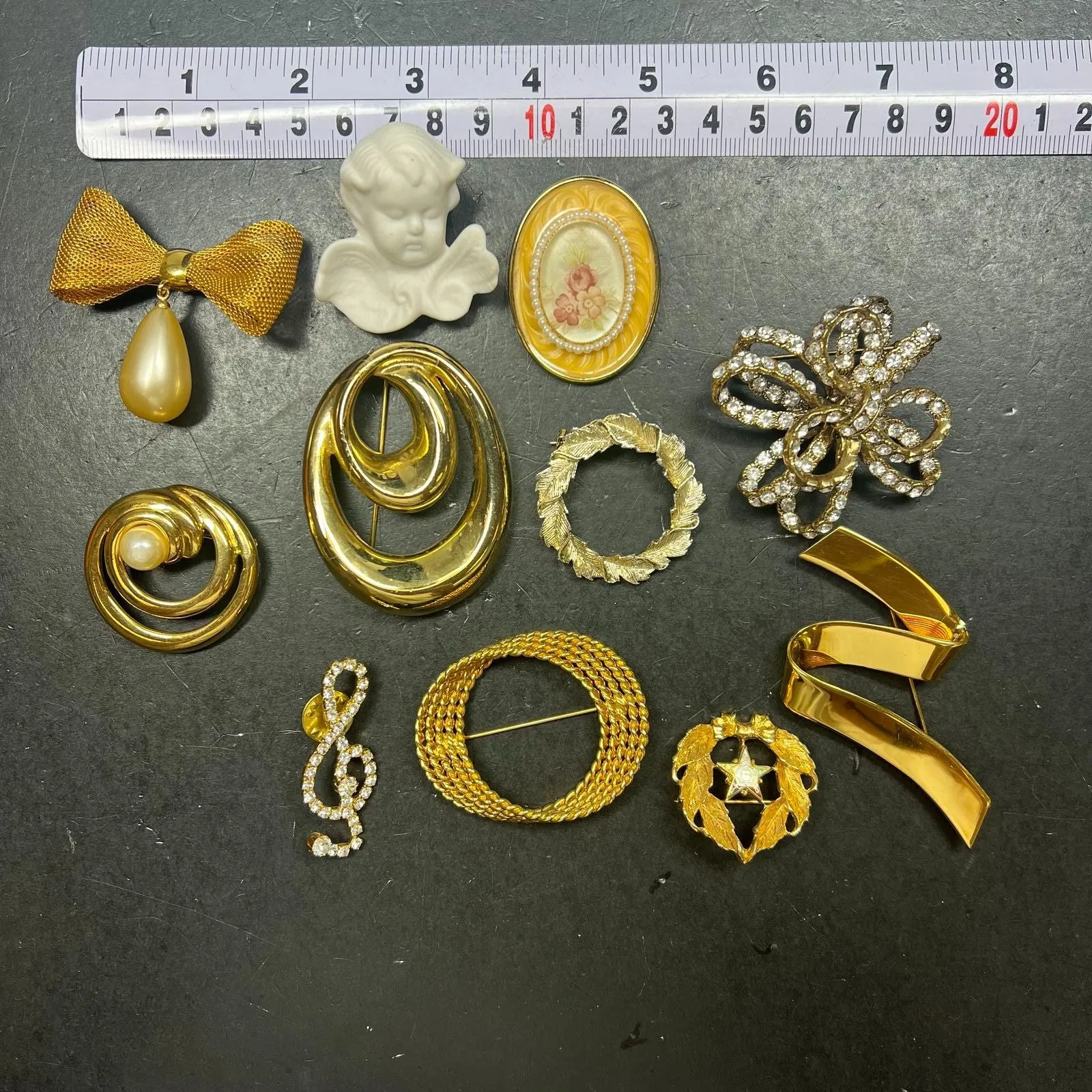 Lot of Gold Tone Brooches Styles Sizes Vary