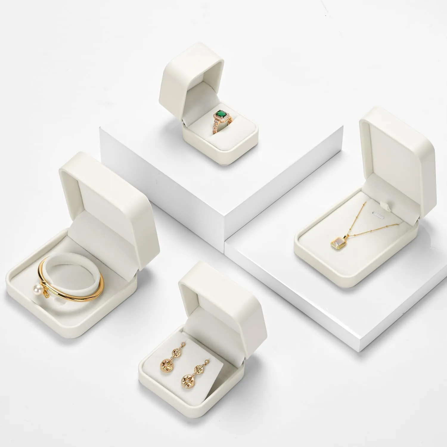 Oirlv Luxury Leather Necklace Pendant Gift Box Jewelry Box Small Jewelry Storage Display Case for Christmas Wedding Engagement Birthday (Creamy-white)