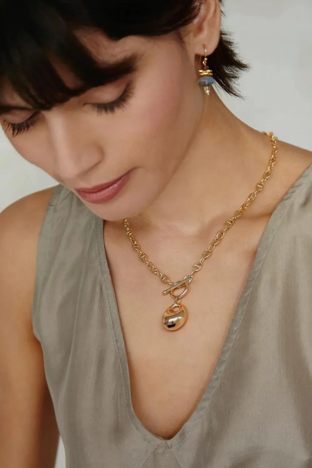 PERNNLA PEARL Dainty 18K Gold Chain Teardrop Pendant Necklace for Women Trendy Cute Toggle Necklace Minimalist Jewelry