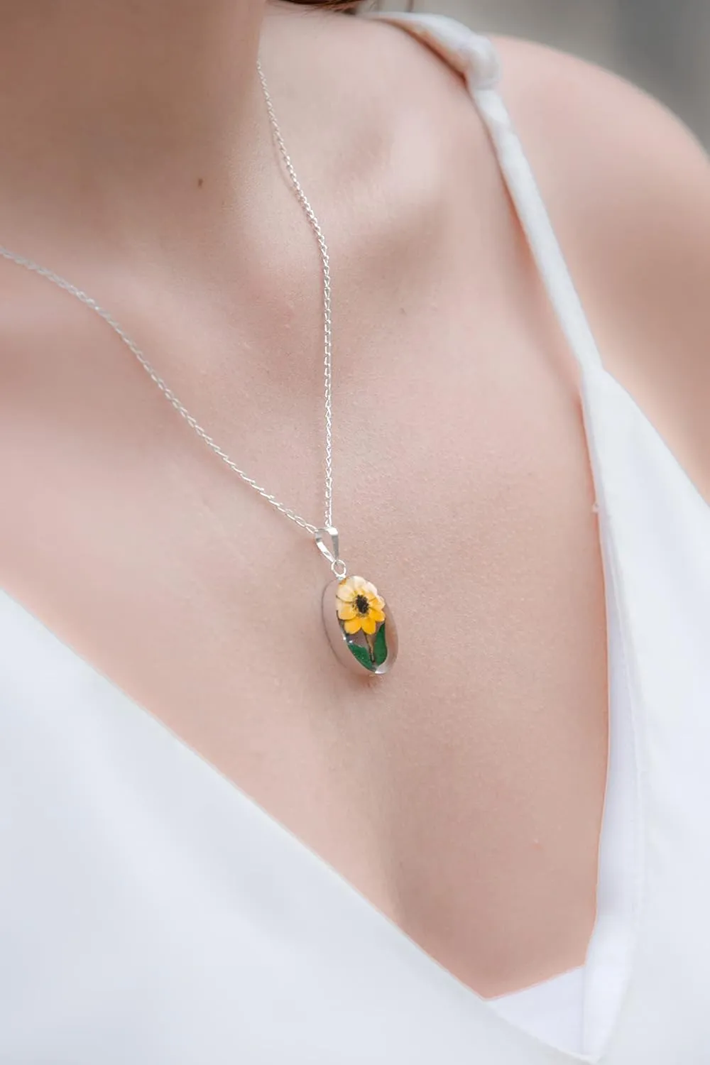 Sunflower necklaces for women made of 0.925 sterling silver in Mexico - Dried pressed natural sunflower jewelry for women - Cadena con girasol - Sunflowers pendant - Preserved sunflower necklace silver - cadenitas con dije de girasol