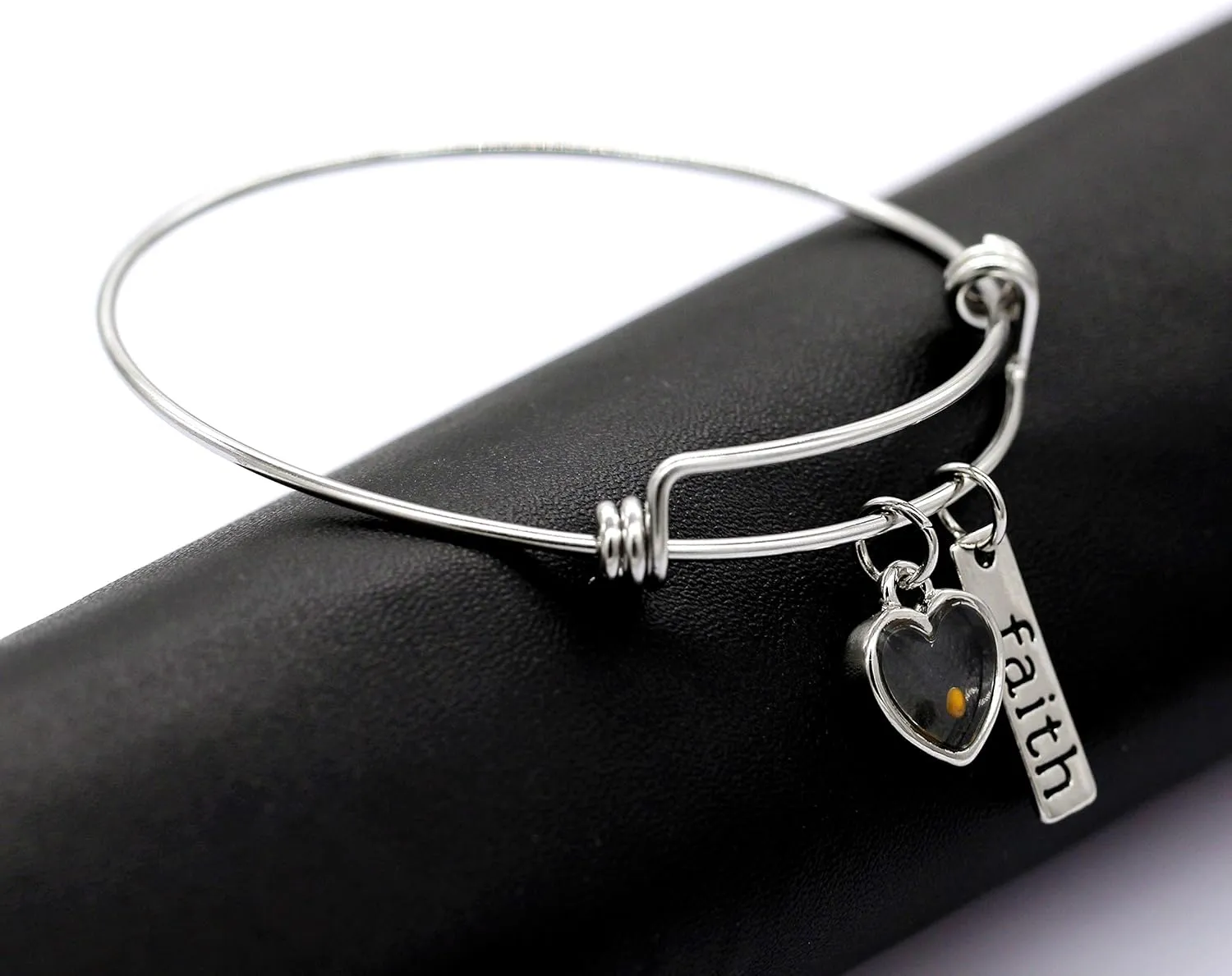 Uloveido 2.5 Inch Stainless Steel Faith Bangle Real Mustard Seed Bracelets Charm Jewelry for Christian Inspirational Gift Y558