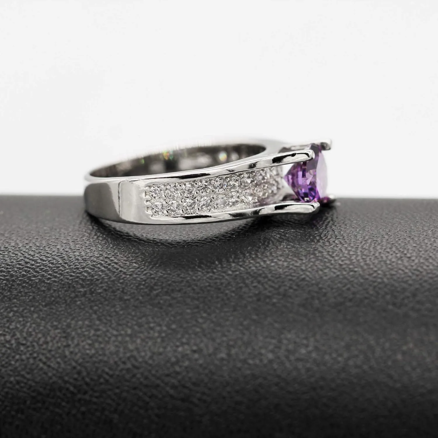 Uloveido Women's Platinum Plated Round Cut AAA Cubic Zirconia Wedding Band Promise Ring for Her with Birthstone Y006