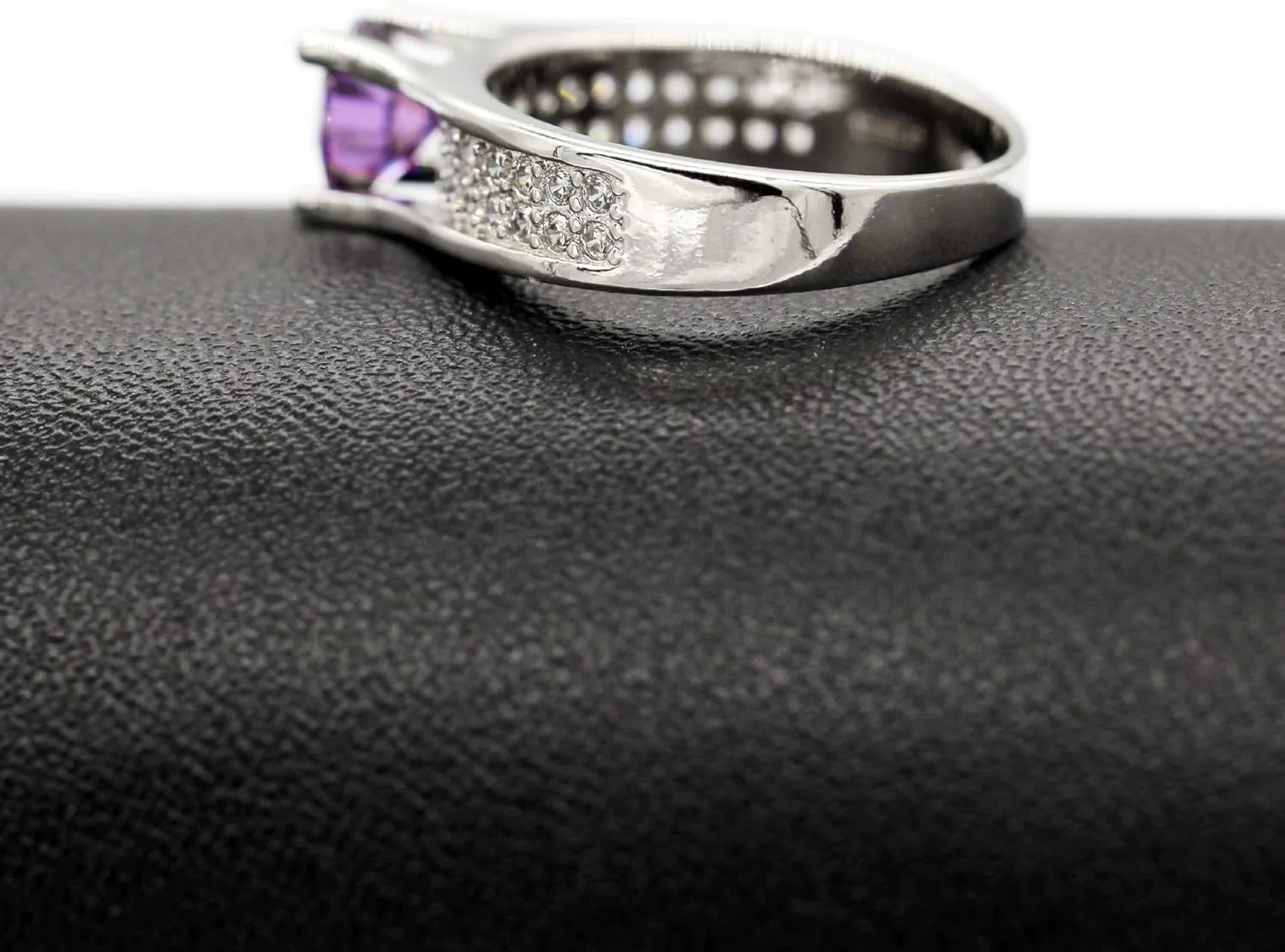 Uloveido Women's Platinum Plated Round Cut AAA Cubic Zirconia Wedding Band Promise Ring for Her with Birthstone Y006