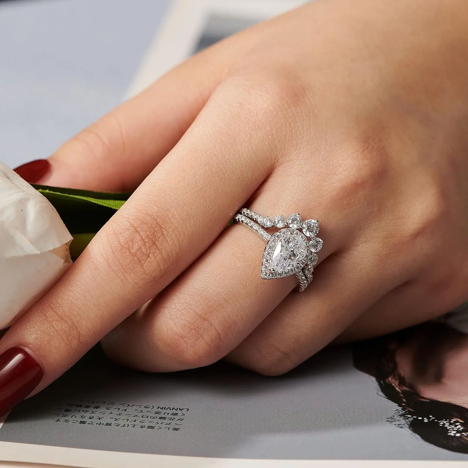 Wuziwen 2CT Vintage Engagement Rings Wedding Ring Set for Women Halo Bridal Ring Sets 925 Sterling Silver CZ