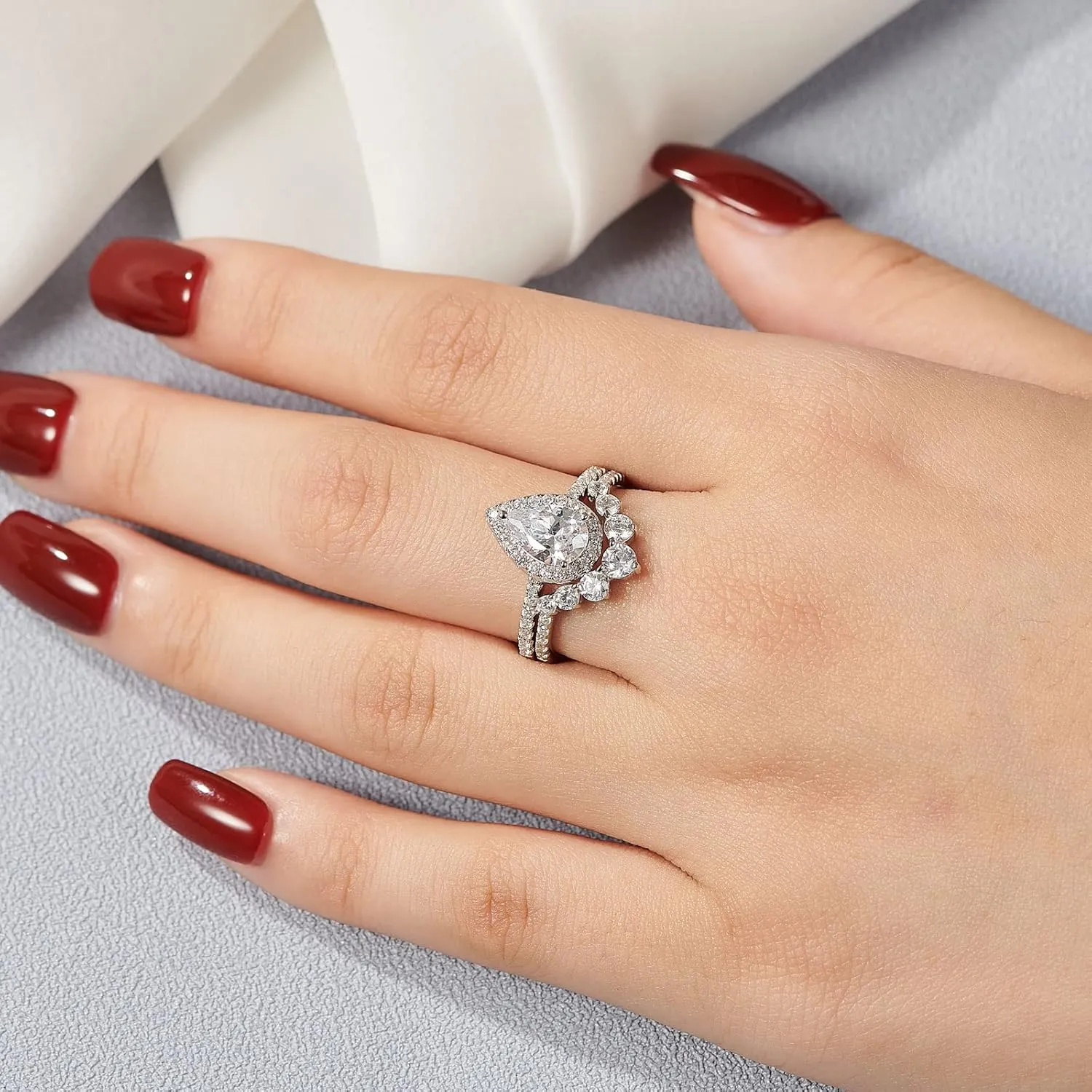 Wuziwen 2CT Vintage Engagement Rings Wedding Ring Set for Women Halo Bridal Ring Sets 925 Sterling Silver CZ