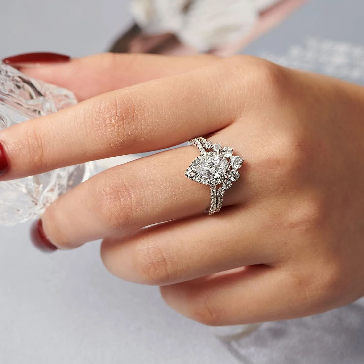 Wuziwen 2CT Vintage Engagement Rings Wedding Ring Set for Women Halo Bridal Ring Sets 925 Sterling Silver CZ