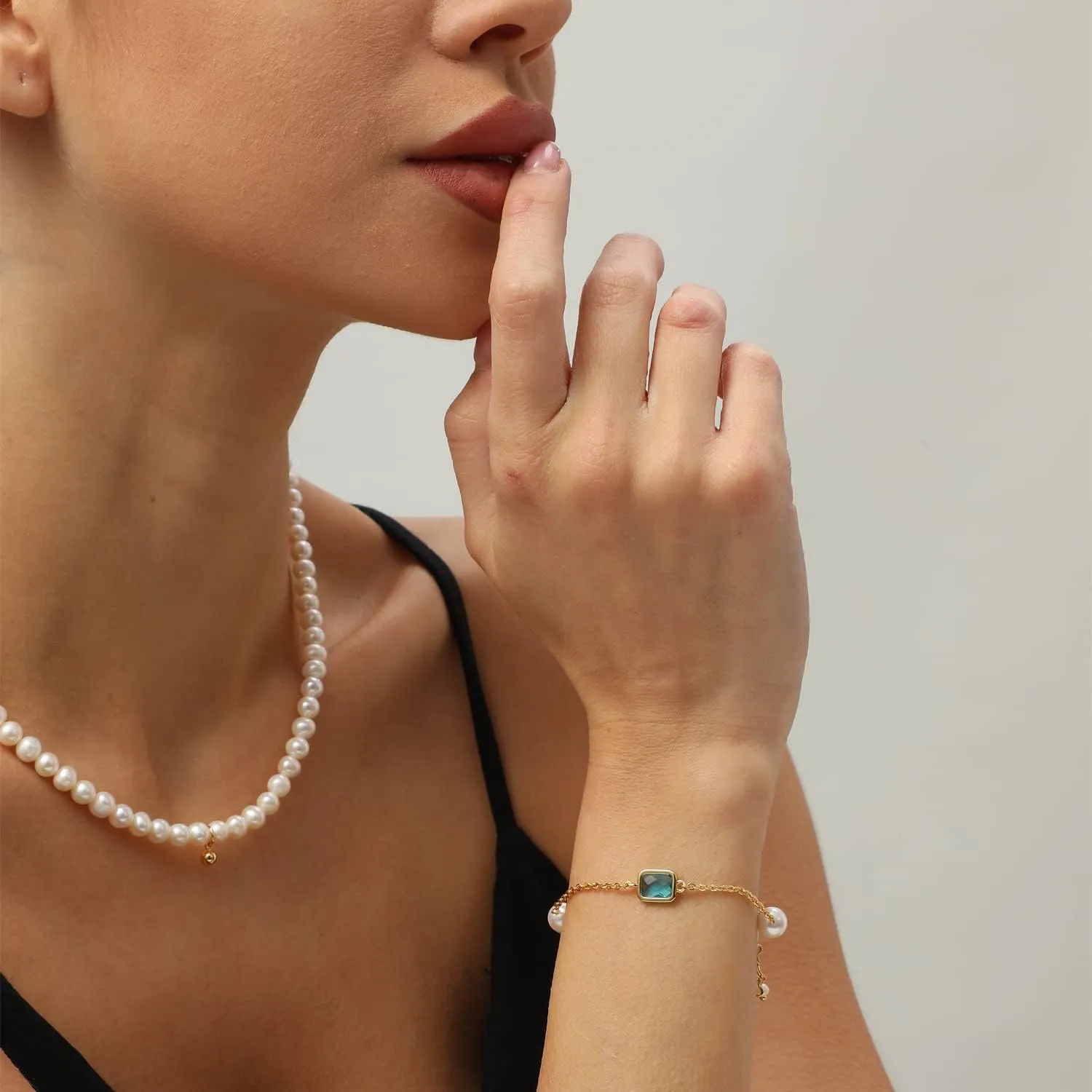 XYJZXY Gold Pearl Bracelet for Women 18K Gold Plated Pearl Link Bracelet Adjustable Cubic Zirconia Bracelets